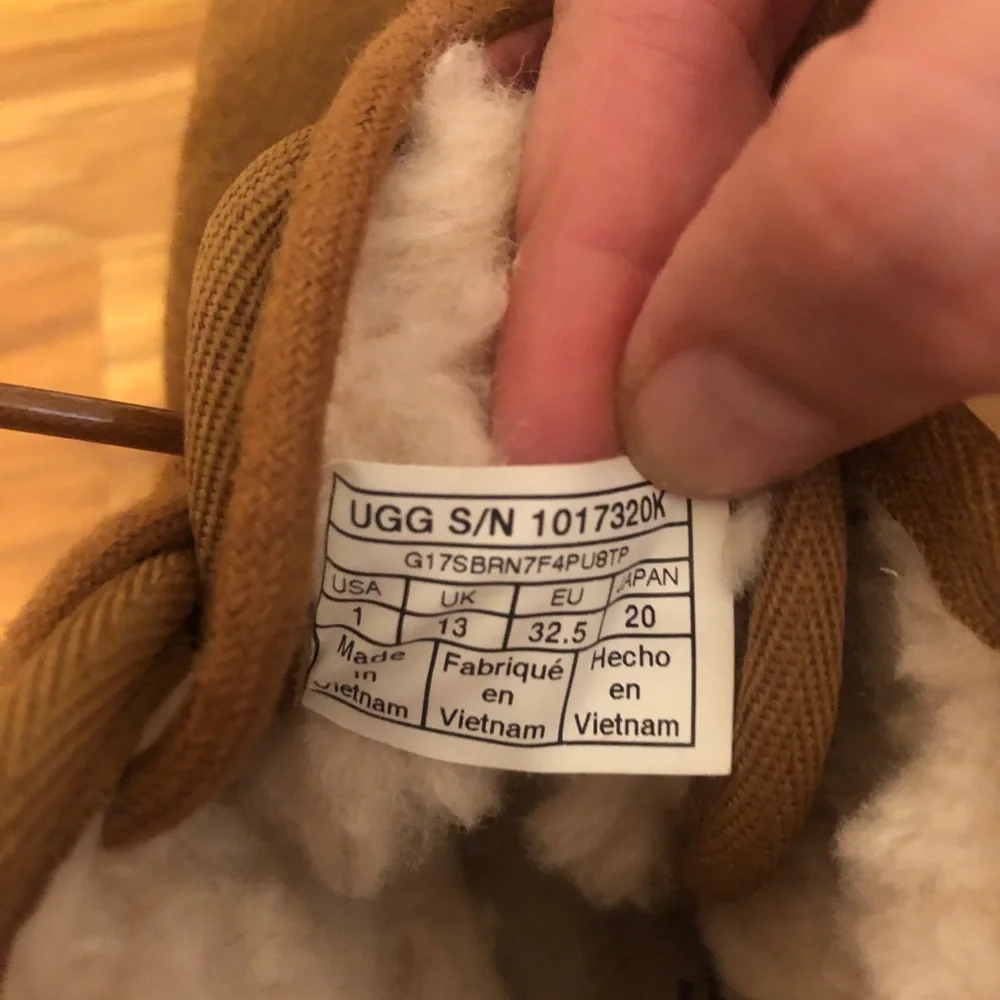 UGG Kids Neumal Chestnut Tan Brown Suede Lace-Up Shearling Boots size 1